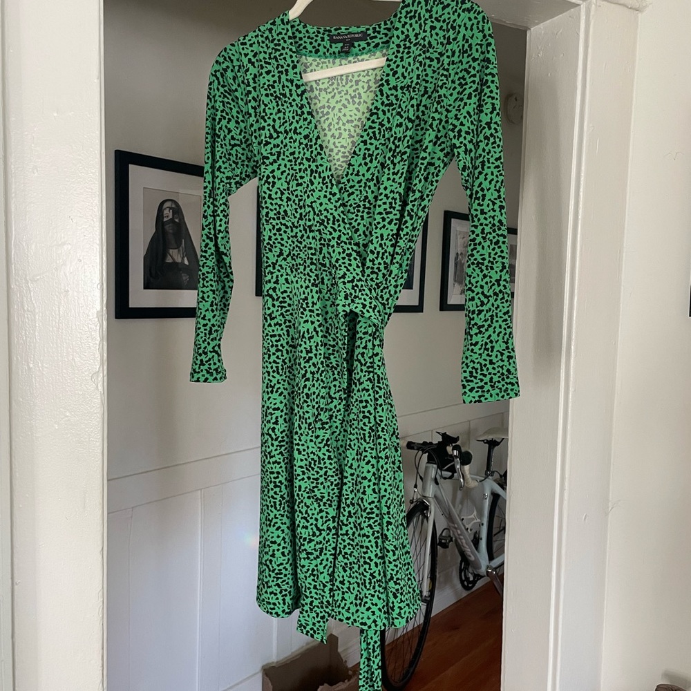 Green and black banana republic wrap dress size s